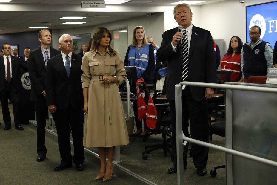 Donald y Melania Trump en la sede de FEMA