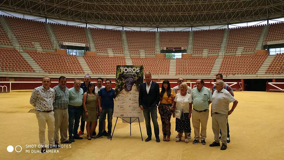 El coso de La Ribera ha acogido la presentación de la Feria de Logroño