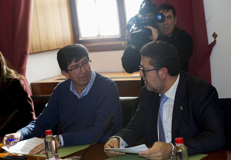 La Junta de Portavoces aprueba por unanimidad celebrar el Pleno de investidura de Moreno el 15 y 16 de enero
