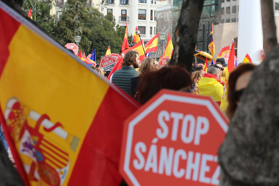 Almeida insta a Pedro Sánchez a convocar elecciones y dejar que el pueblo hable