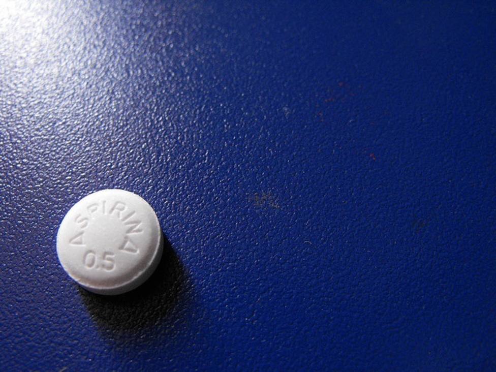 Tomar una Aspirina todos los días, sin padecer una enfermedad cardiaca, aumenta el riesgo de hemorragia cerebral grave