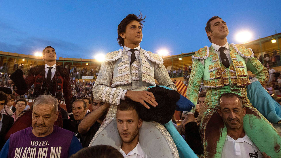 Manzanares, Roca Rey y El Fandi en su salida a hombros este viernes en Jerez de la Frontera