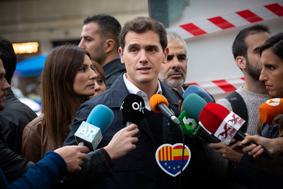 Rivera dice que la actitud de Colau estos días demuestra el error estratégico de Valls al hacerla alcaldesa