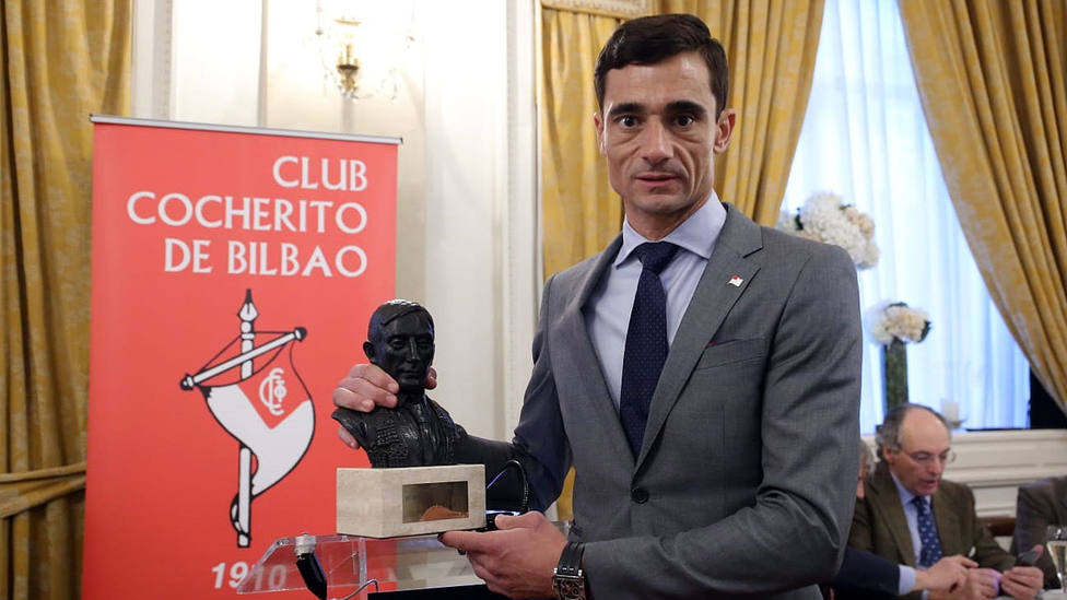 Paco Ureña durante el homenaje recibido en en Club Cocherito de Bilbao