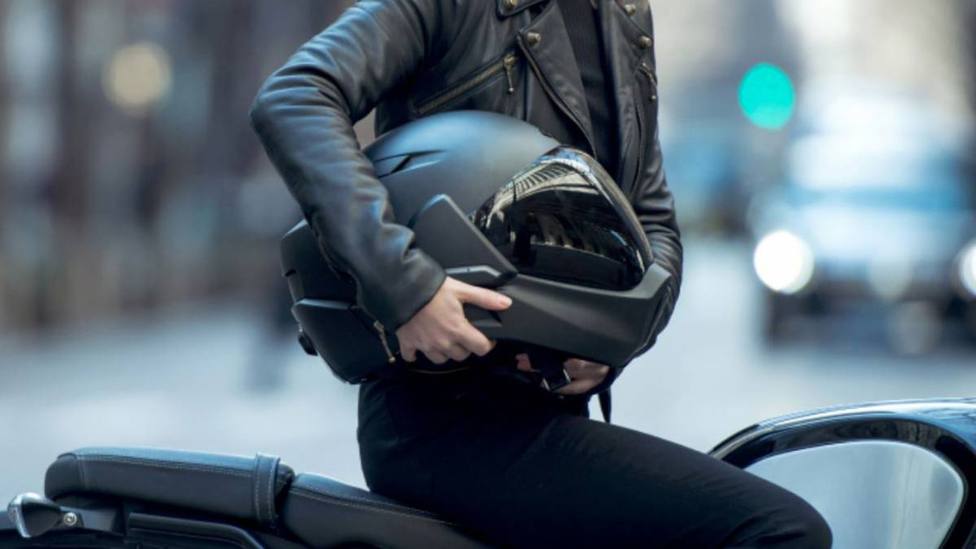 Es obligatorio llevar guantes al conducir una moto? -canalMOTOR
