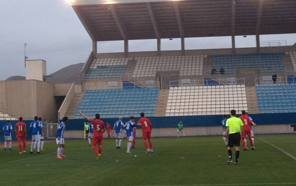 El Lorca FC mejora pero sigue sin ganar