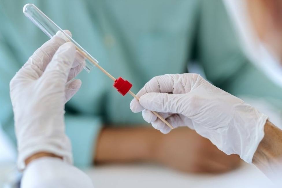 Madrid baraja la posibilidad de realizar PCR y test de antígenos en hoteles