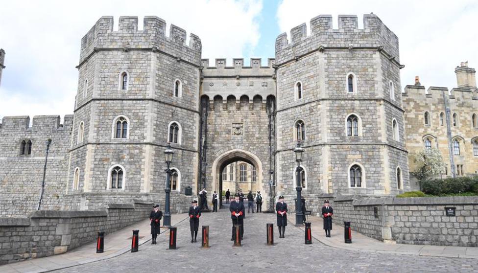 Una de las puertas del castillo de Windsor