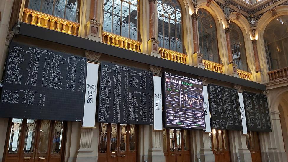 Varias pantallas muestran información de la Bolsa de Madrid