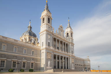 The,Almudena,Cathedral,Outside,The,Entrance,To,The,Royal,Palace,