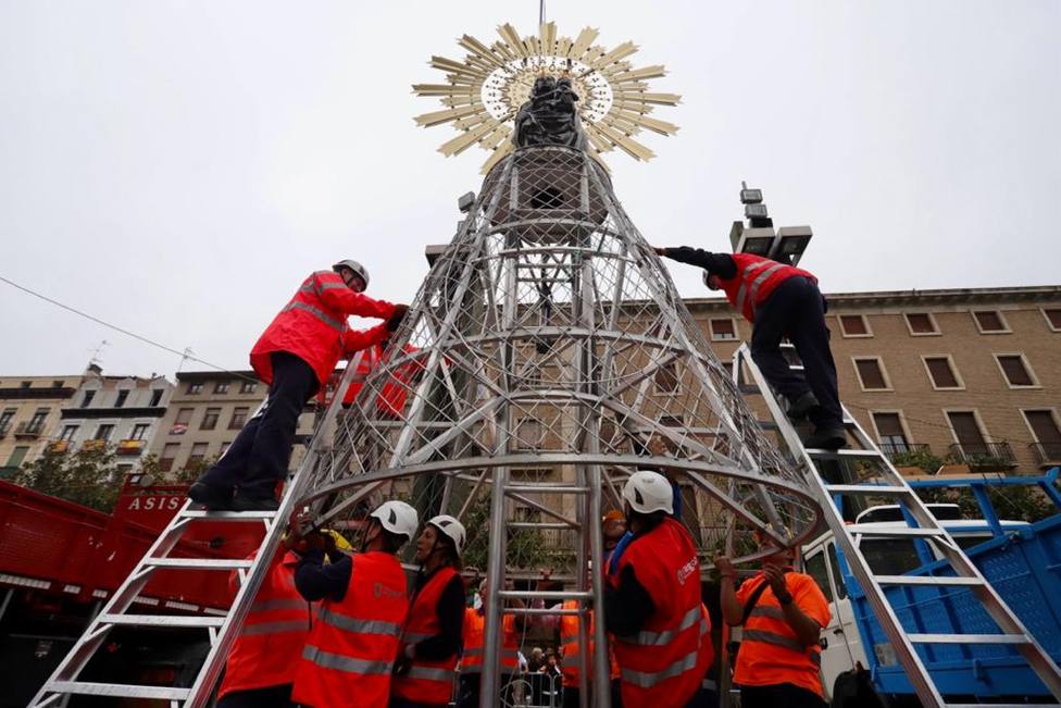 Millones de flores de colores para la Virgen del Pilar