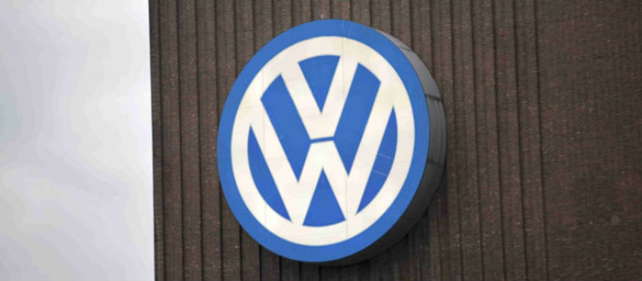 Alemania quiere que Volkswagen comience ya a subsanar el escándalo de sus motores trucados. Reuters