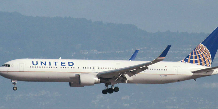 EEUU investigará a United Airlines tras echar por la fuerza a un pasajero