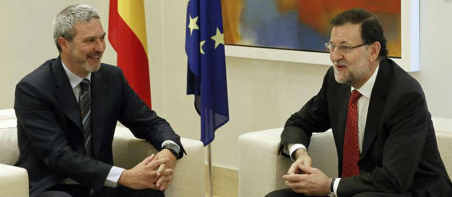 Mariano Rajoy, junto al presidente de la Societat Civil Catalana, Josep Ramon Bosch. EFE