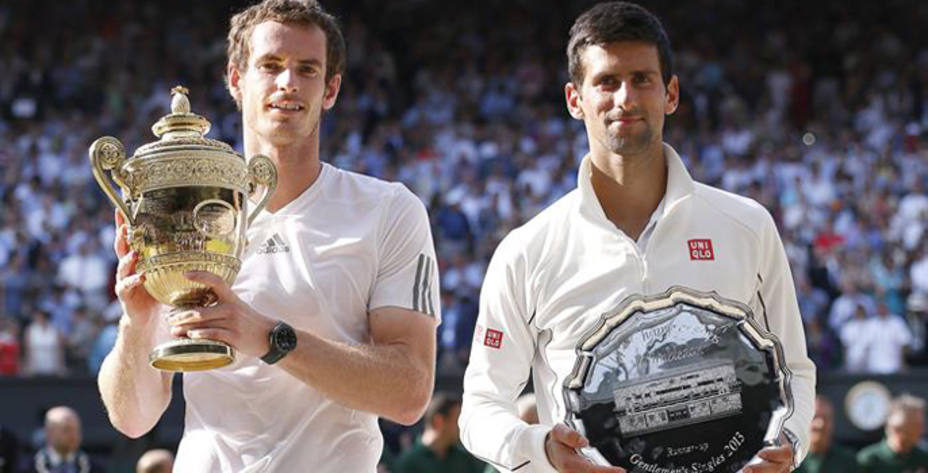 Andy Murray y Djokovic con los trofeos (EFE)
