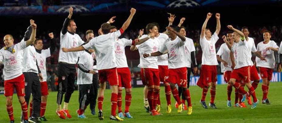 Los jugadores del Bayern celebran el pase a la fina en el Camp Nou (Reuters)