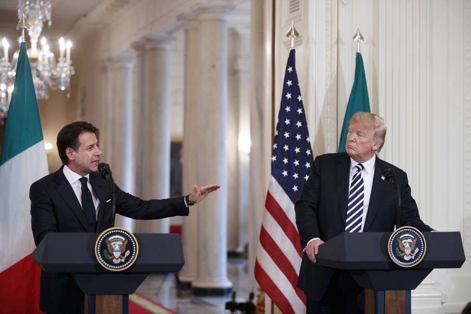 Trump alaba la muy firme política migratoria de Italia