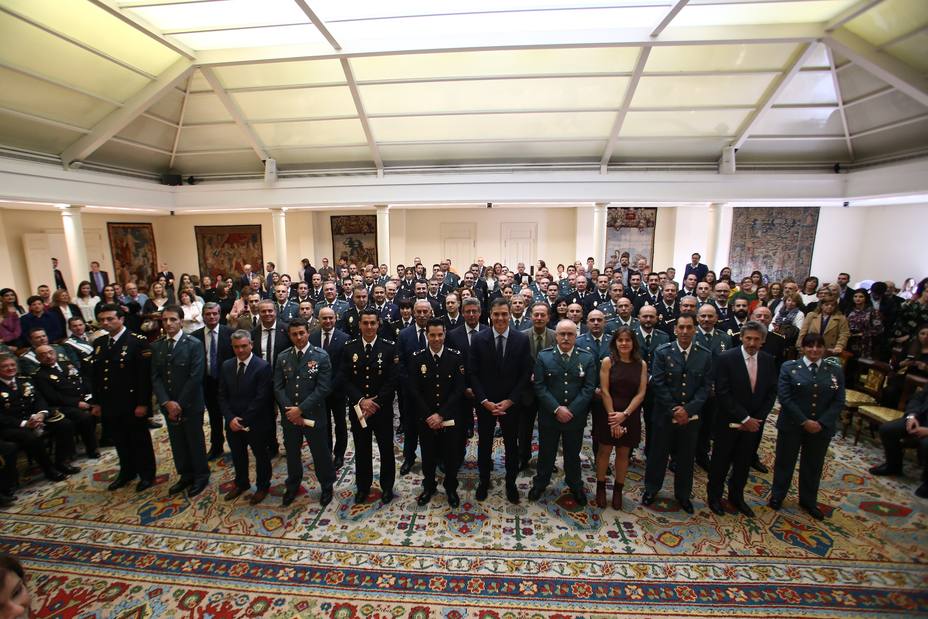 Sánchez preside la entrega de condecoraciones a los miembros de Seguridad de Presidencia del Gobierno