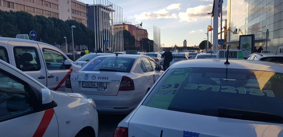 El alcalde de Guadalajara suspende su visita a la feria al no poder llegar por la huelga de taxistas