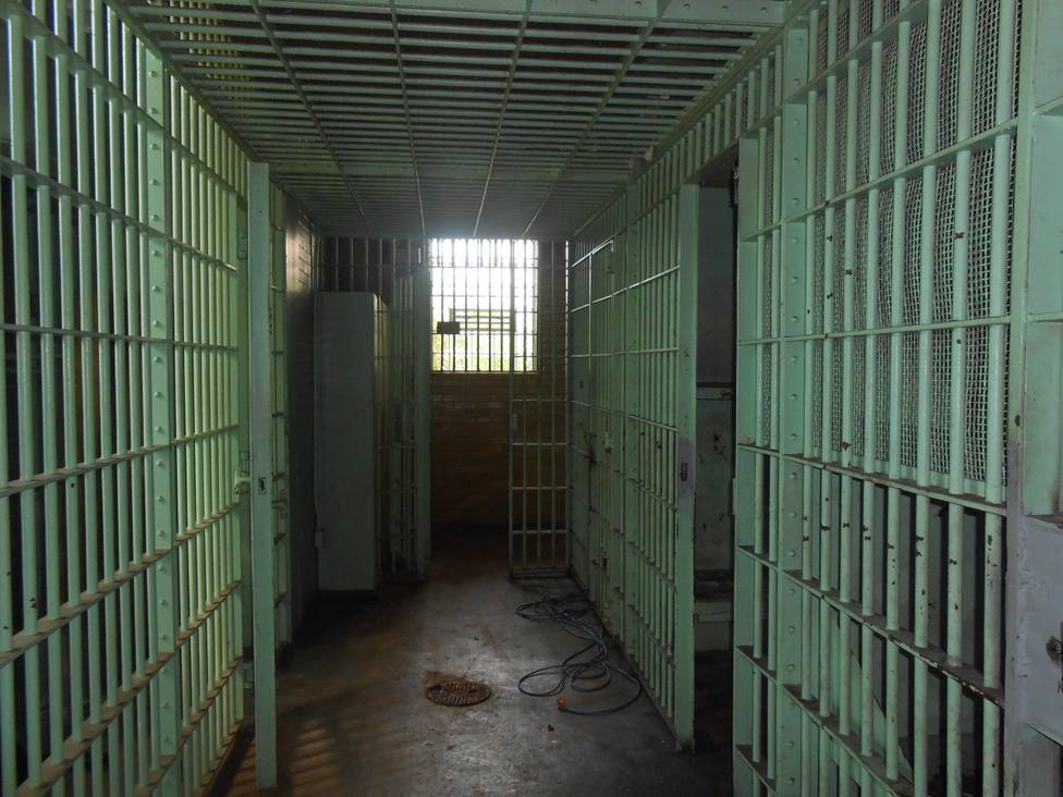 ctv-wmy-jail prisoner captive police crime law arrest prison-1095374