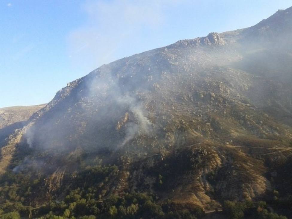 Se calcula que 120 hectáreas han sido arrasadas por el fuego en Navalacruz (Ávila)
