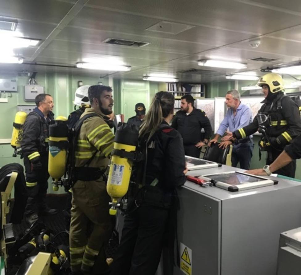 Un cortocircuito provoca un incendio en la lavandería de la fragata Cristóbal Colón, atracada en el Arsenal de Ferrol