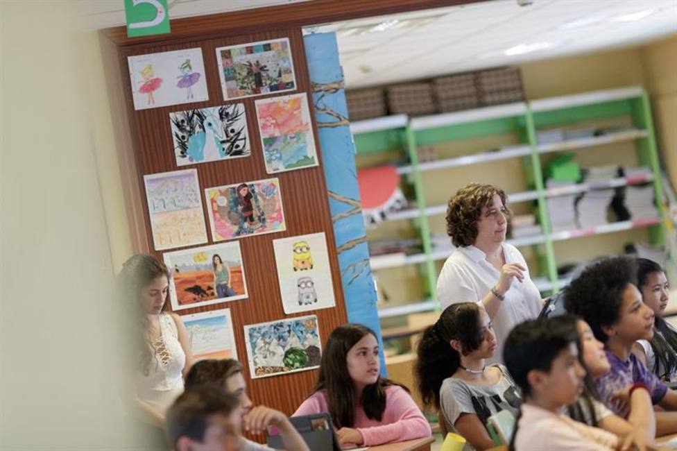 España necesita 48.861 profesores más para equiparar su jornada lectiva a la media europea, según CCOO