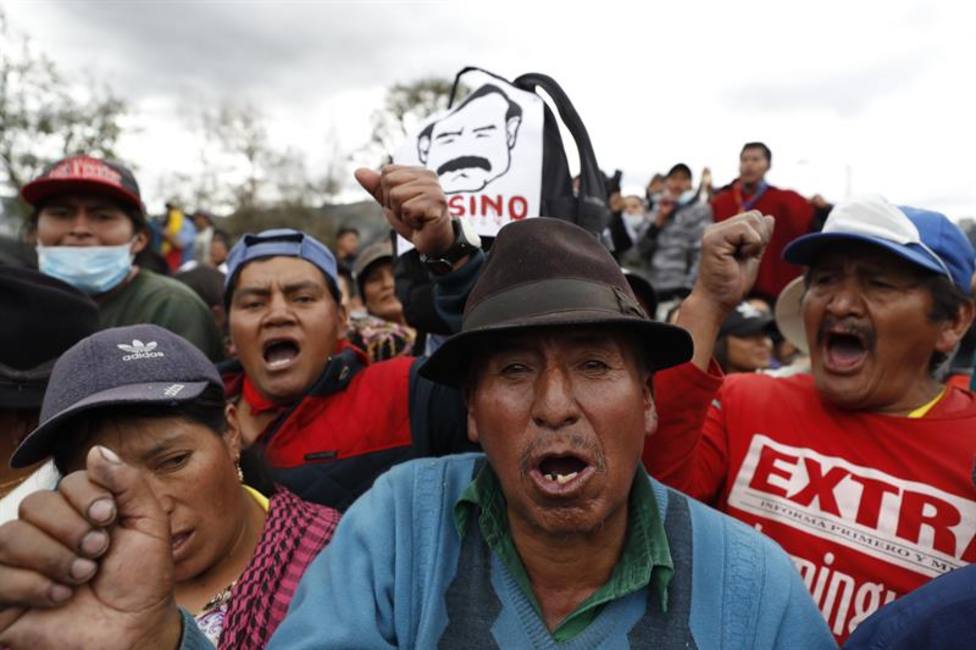 Los manifestantes indígenas retienen a policías y periodistas en Quito para pedir el fin de la represión
