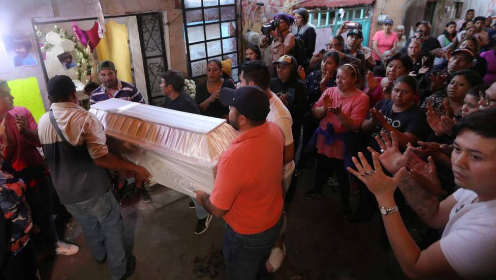 Familiares despiden a la niña de 7 años asesinada en México entre reproches a las autoridades del país