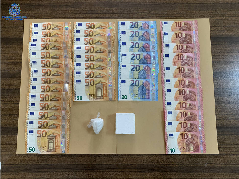 Se salta el confinamiento y la Policía le encuentra cocaína y casi 1400 euros