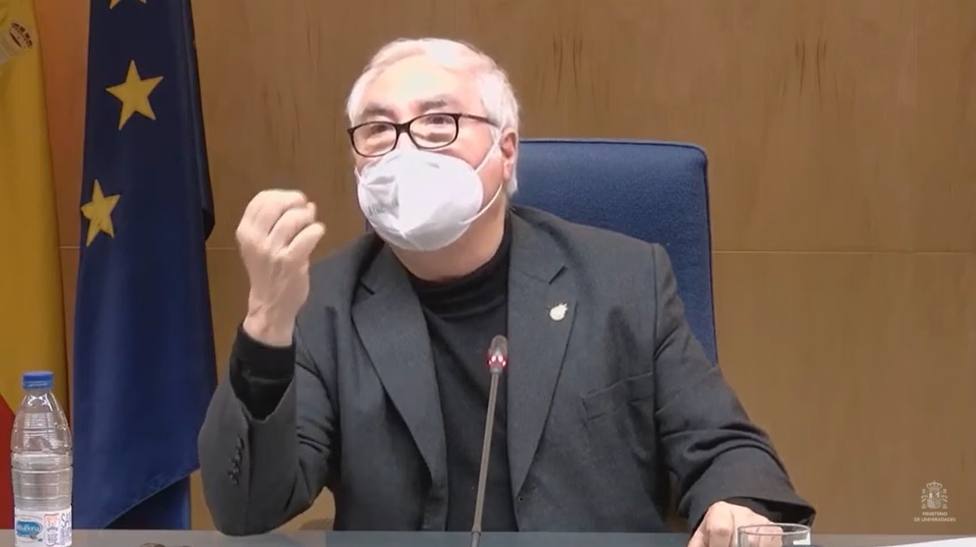 Castells acusa al Govern de perder el tiempo en discusiones ideológicas