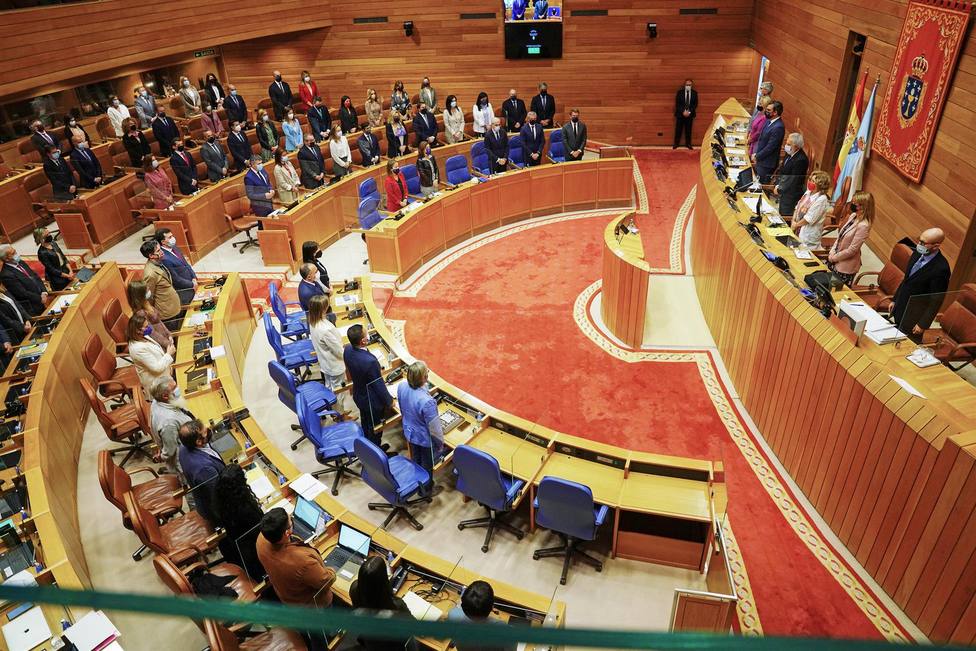 Vista del Parlamento Gallego durante el minuto de silencio – FOTO: Europa Press / Álvaro Ballesteros