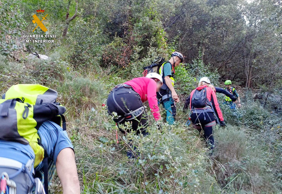 Rescatadas seis personas en la vía ferreta de la hermida