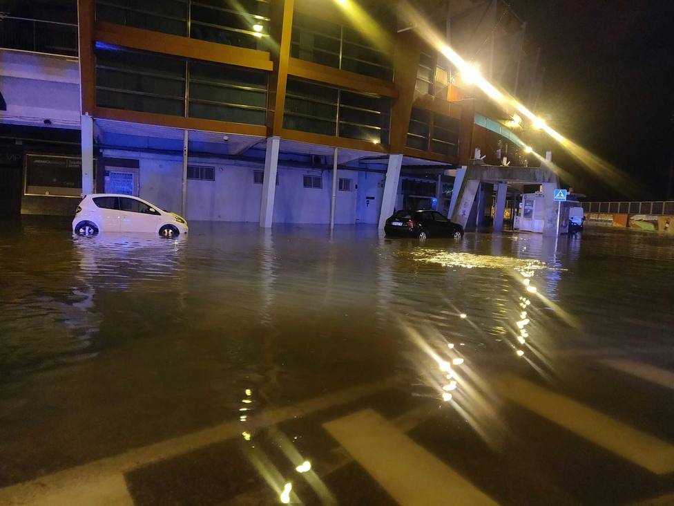 Las inmediaciones de Balaídos y la rotonda de la VG-20 de Navia vuelven a inundarse por las lluvias
