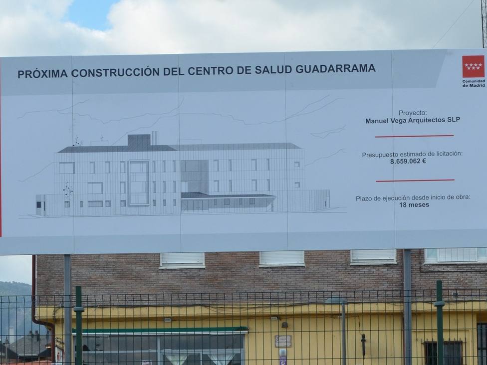 Cartel colocado por la Comunidad de Madrid para anunciar el Centro de Salud