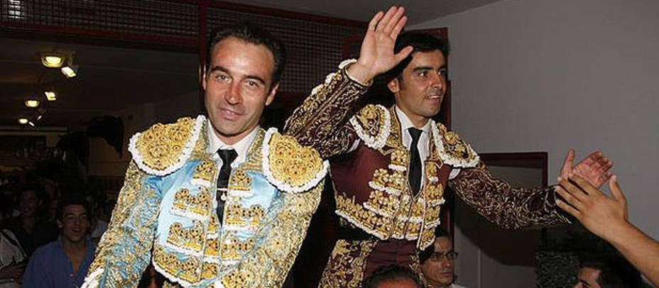Enrique Ponce y Miguel Ángel Perera han salido a hombros este viernes de la plaza de toros de Almería. ARCHIVO