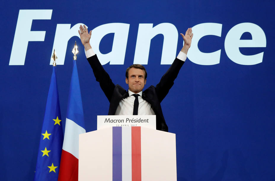 Emmanuel Macron celebra su victoria en la primera vuelta de las presidenciales francesas. REUTERS