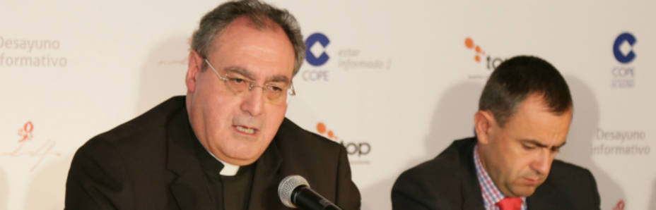 El secretario general de la Conferencia Episcopal Española en un momento de su intervención