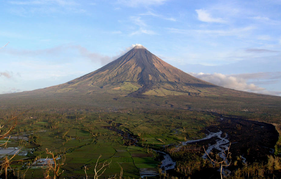 Monte Mayón, Filipinas. Wikipedia