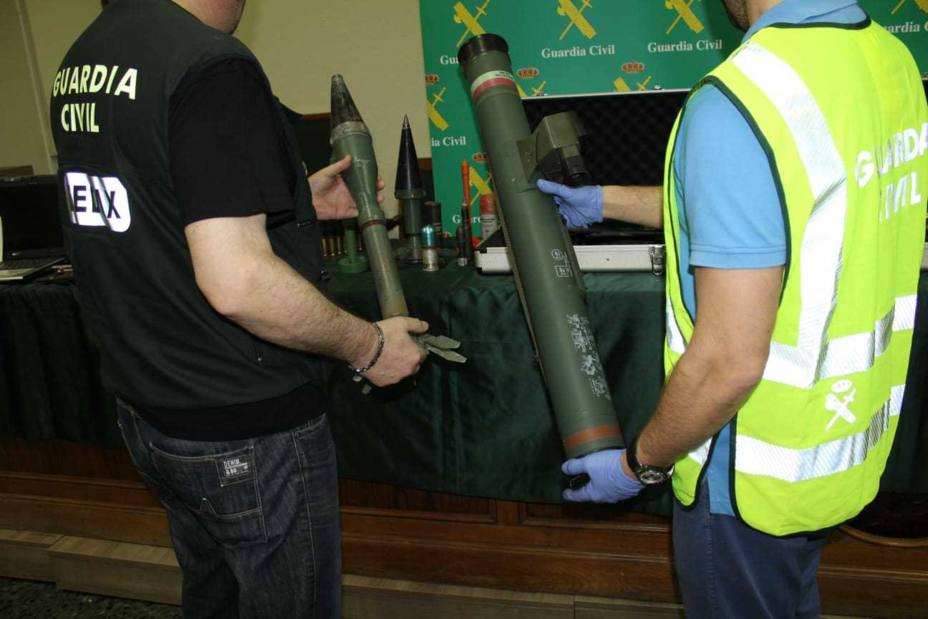 Parte del armamento encontrado por la GC en una vivienda de Zaragoza