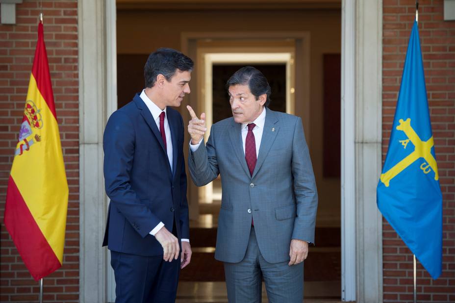 Pedro Sánchez, durante su reunión con reúne con el Presidente del principado Asturias, Javier Fernández