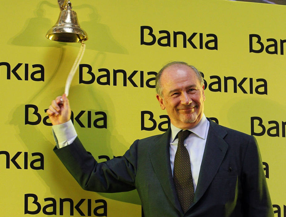 El expresidente de Bankia, Rodrigo Rato, da el tradicional toque de campana en el inicio de la negociación en