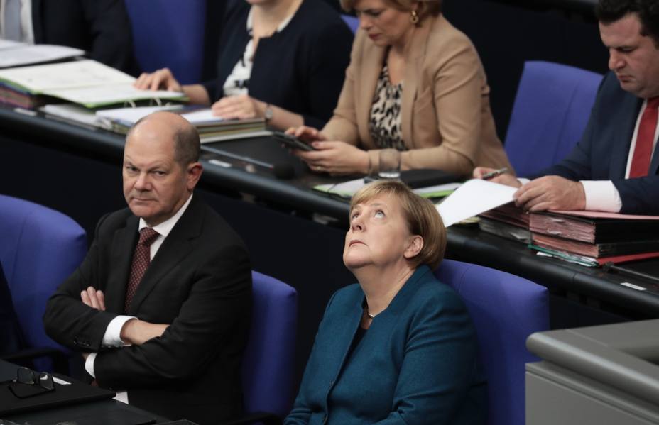 Merkel apuesta por prepararse para todos los escenarios aunque ve probable un acuerdo sobre el Brexit