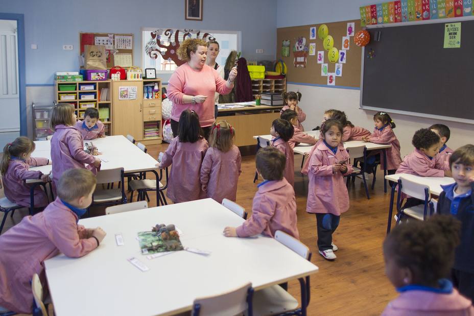 El Ministerio de Educación convoca 1.499 plazas para docentes en más de una veintena de países