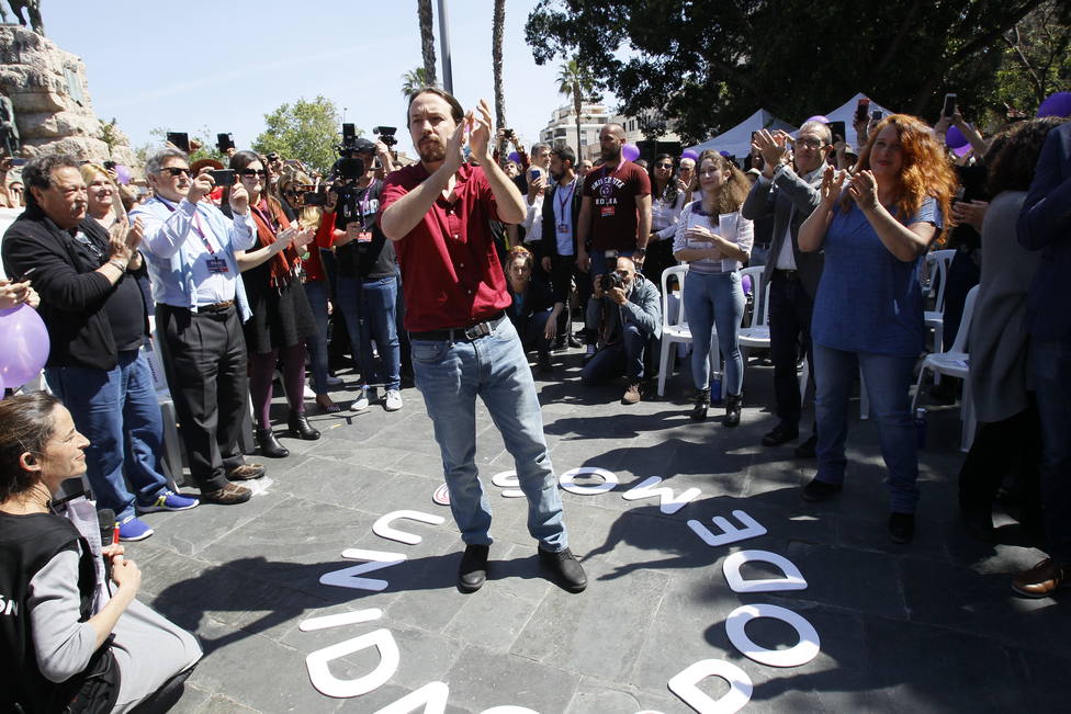 Iglesias lanza un vídeo igualando la foto de Colón y el pacto Sánchez-Rivera: es elegir entre lo mismo y lo mismo