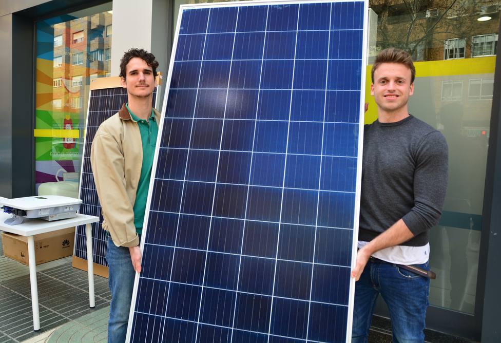 Egresados de la UPCT realizan la primera instalación fotovoltaica de autoconsumo comunitario en Cartagena