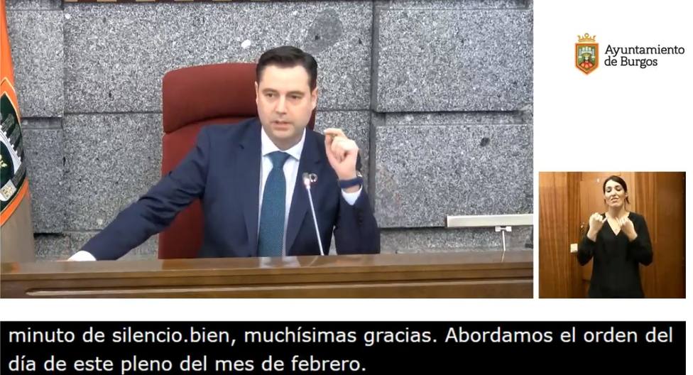 Primer Pleno del Ayuntamiento de Burgos retransmitido en lengua de signos y con subtítulos