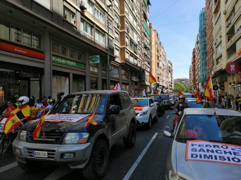 Más de un millar de turismos colapsan el centro de Murcia en la propuesta organizada por Vox
