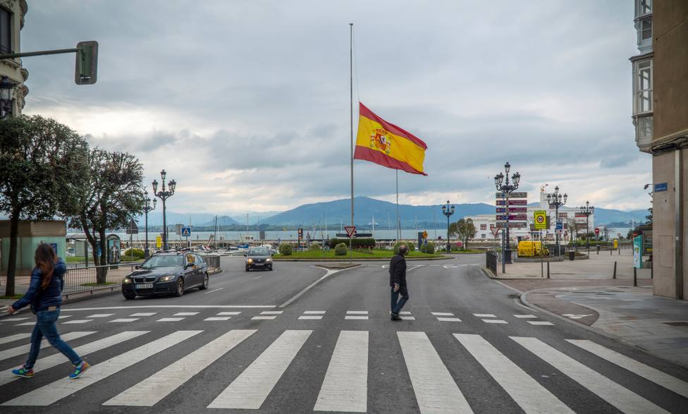 España inicia el luto oficial por las víctimas del coronavirus este miércoles