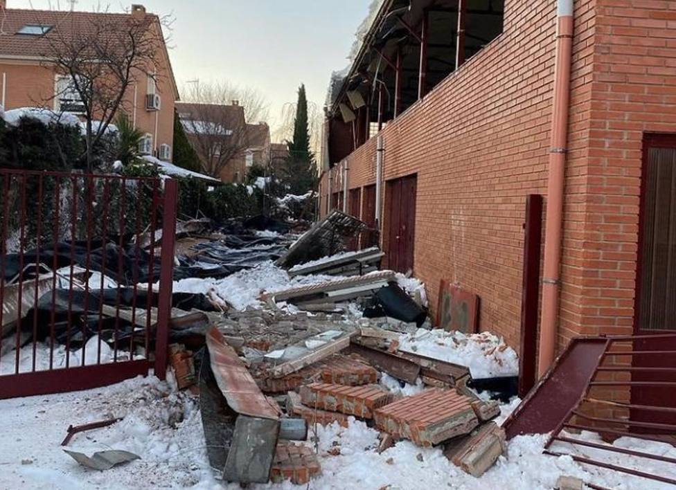 Se desploma una de las paredes del polideportivo de un colegio de Azuqueca de Henares